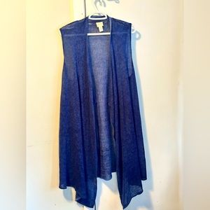 Light loose knit long blue open vest.
